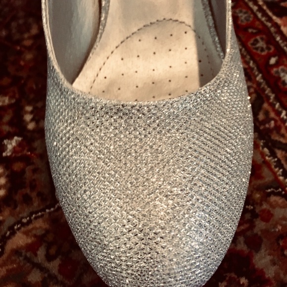 BNIB Dream Paris heels - Picture 3 of 3